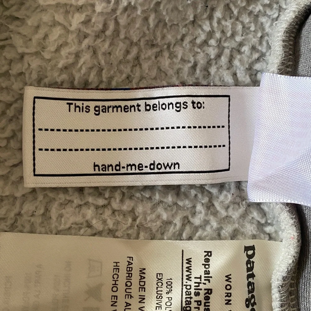 Patagonia girls size M 10 fleece jacket with hood   Soft gray color - Picture 6 of 6